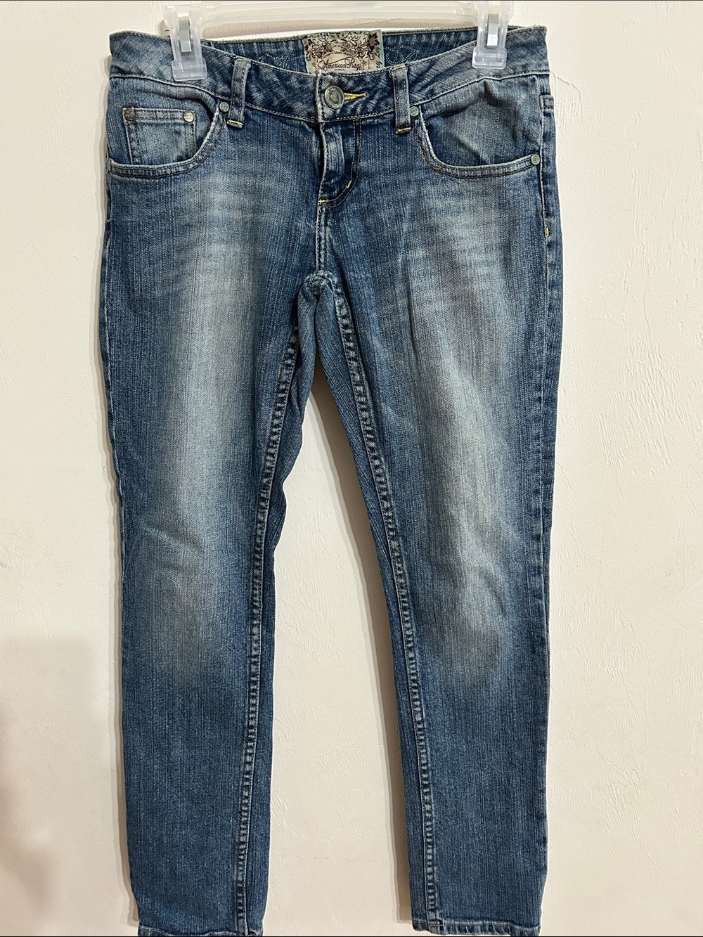 American Rag Skinny Jeans in Medium Blue Wash Size 1  Junior